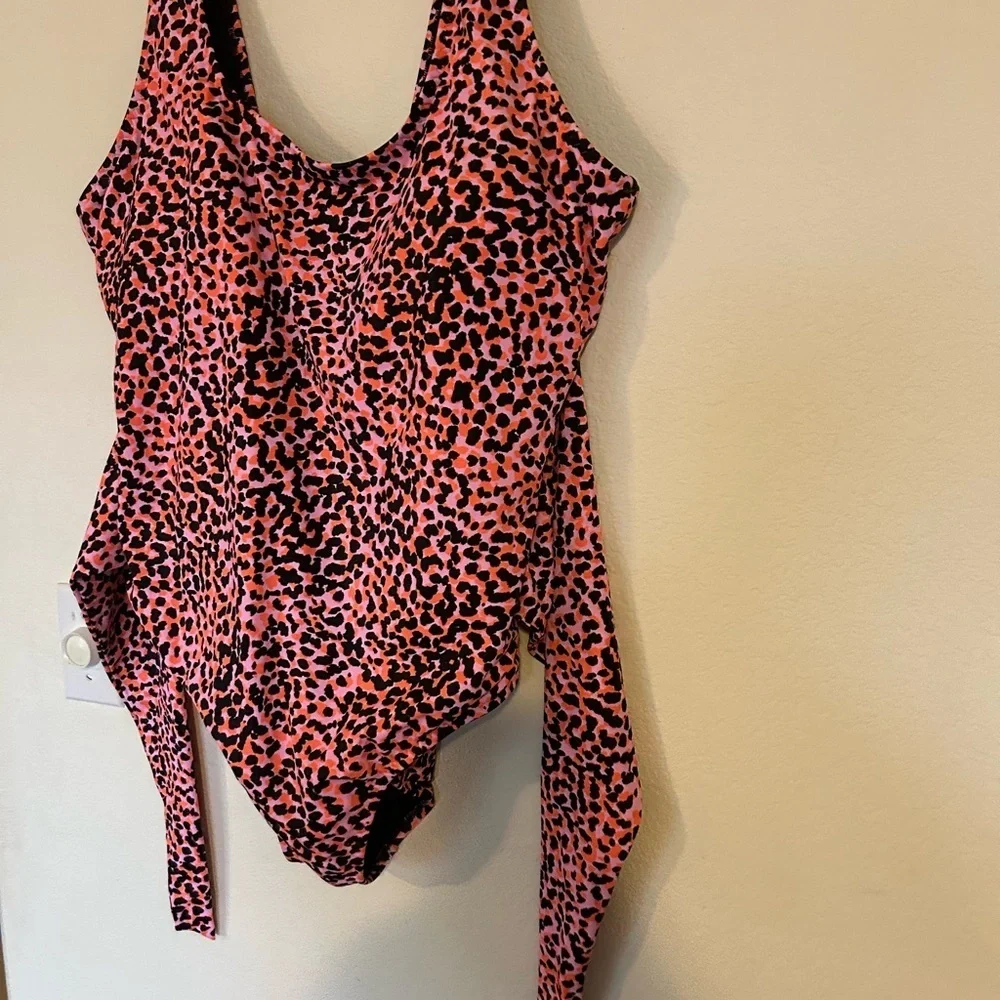 NWT Fabletics 4X Scoop Tie Back Shaping One-Piece Swimsuit Animal Print